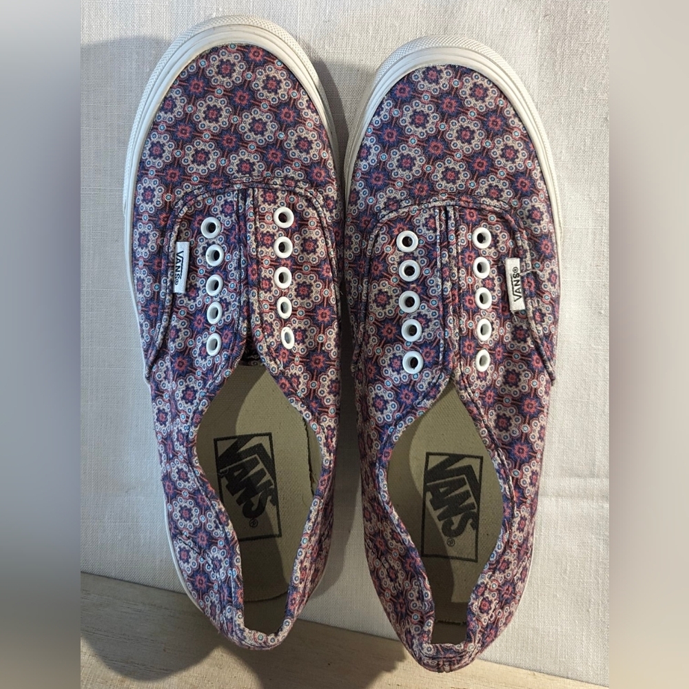 Unisex vans Slim Hot Geometric Coral pattern size men( 7 ) size womens ( 8.5)
